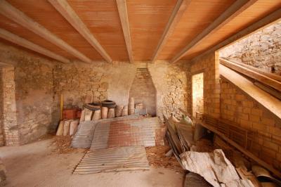 farmhouse to restore for sale in Montefortino