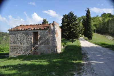 farmhouse to restore for sale in Roccafluvione