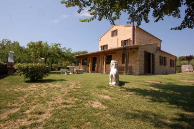 Casale in Vendita a Loro Piceno