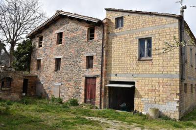 farmhouse to restore to Buy in Amandola
