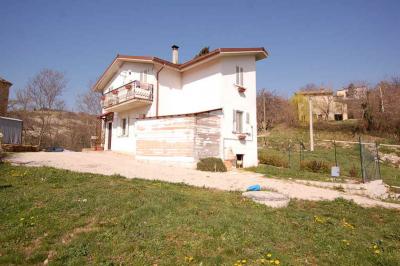 Casa singola in vendita a Montefalcone Appennino