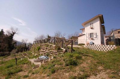 Casa singola in vendita a Montefalcone Appennino