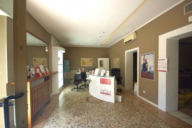 Locale commerciale in vendita a Negrar