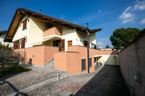 Villa in Vendita a Casorezzo