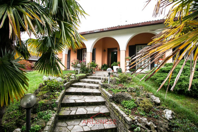 Villa in Vendita a Casorezzo