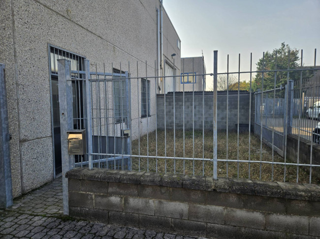 Capannone in Vendita a Santo Stefano Ticino