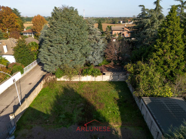 Terreno edificabile in Vendita a Casorezzo