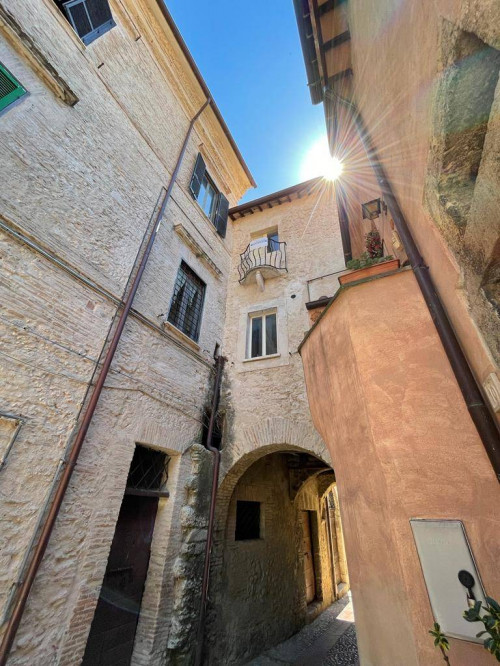 Casa semindipendente in Vendita a Castelnuovo di Farfa