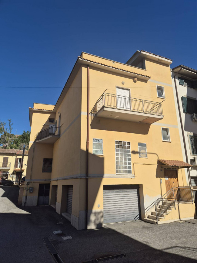 Appartamento in Affitto a Fara in Sabina