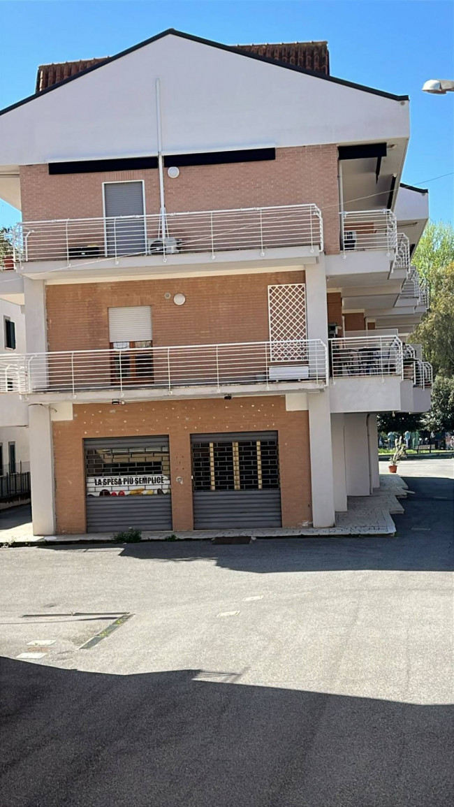 Locale commerciale in Affitto a Fara in Sabina