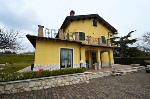 Villa in Vendita a Venarotta