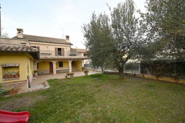 Villa in Vendita a Appignano del Tronto