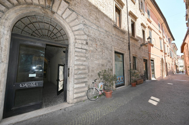 Locale commerciale in Affitto a Ascoli Piceno