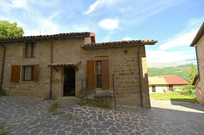 Casa Indipendente in Vendita a Montegallo