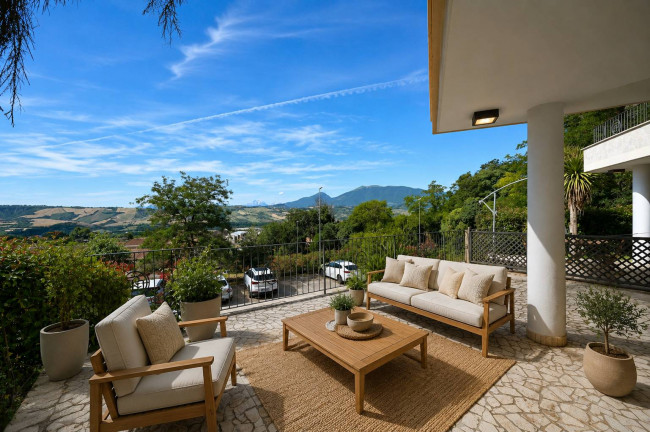 Villa in Vendita a Castel di Lama