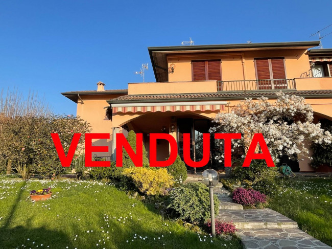 Villa in Vendita a Bellinzago Lombardo