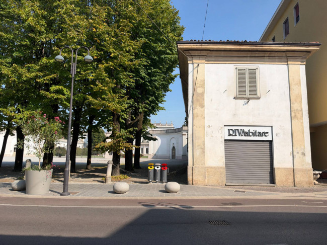Locale commerciale in Affitto a Cassano d'Adda