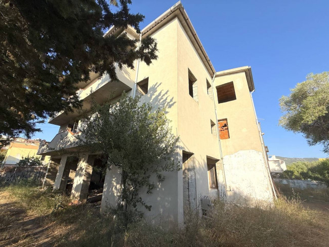 Palazzina plurifamiliare in vendita a Badesi