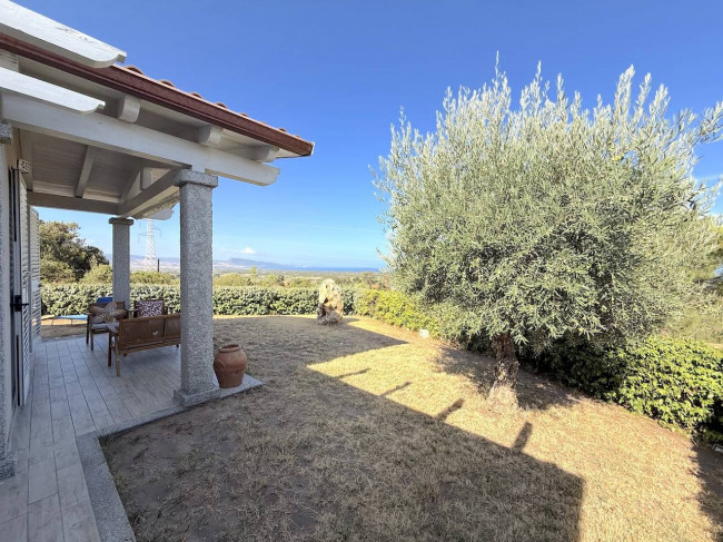 villa singola con terreno in vendita a Badesi