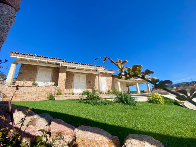 villa singola con terreno in vendita a Trinità d'Agultu e Vignola