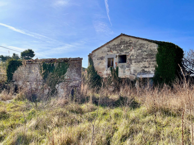 Rustico in vendita a Montemarciano (AN)