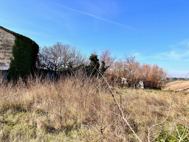 Rustico in vendita a Montemarciano (AN)