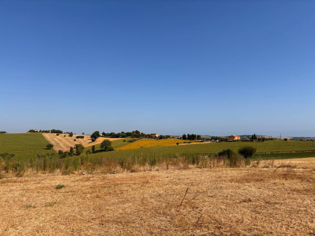 Rustico in vendita a Montemarciano (AN)