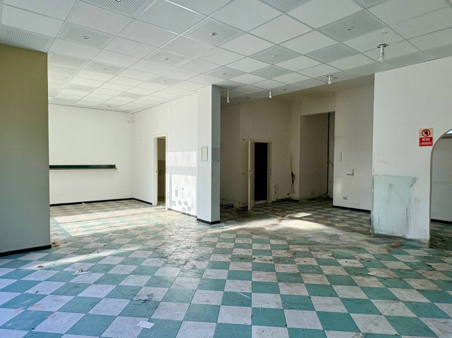 Locale commerciale in Vendita a Montemarciano