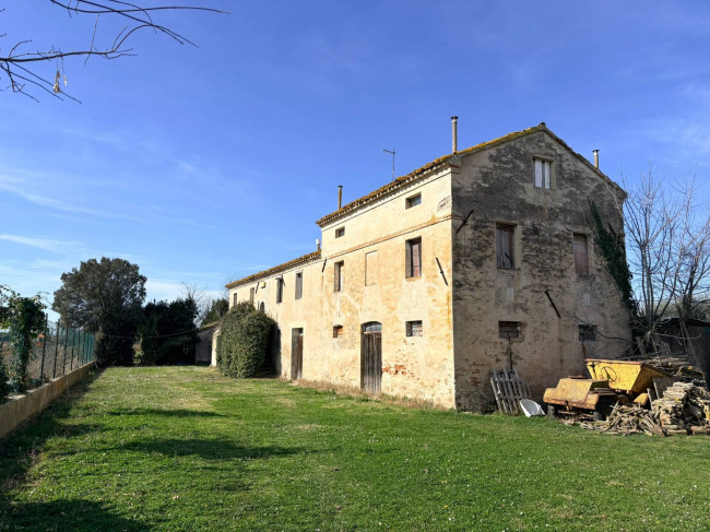 Casolare in Vendita a Chiaravalle