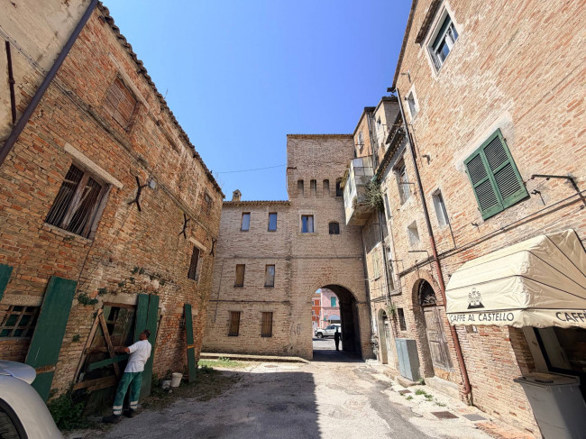 3 appartamenti e garage in Vendita a Falconara Marittima