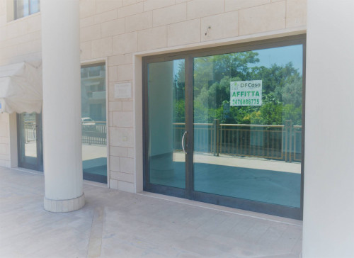 Locale commerciale in affitto a Vasto