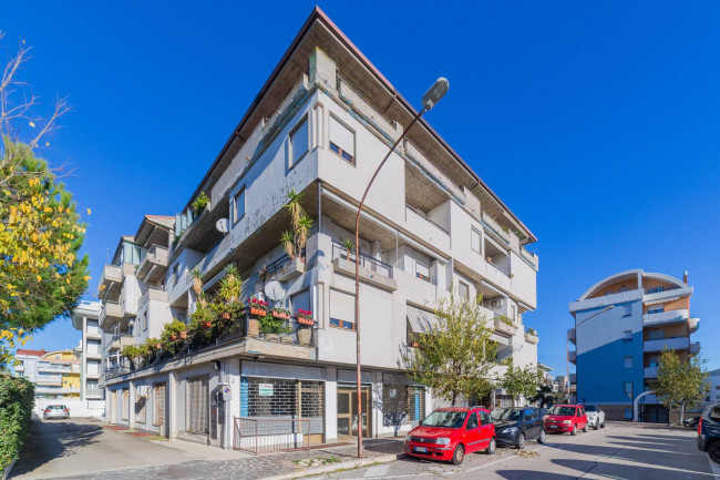 Locale commerciale in vendita a Vasto