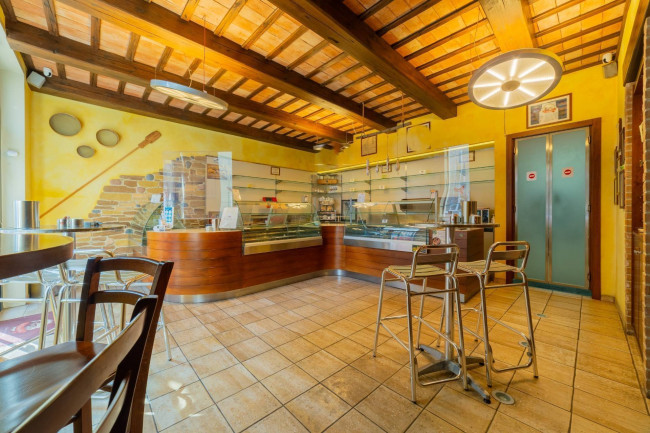 Locale commerciale + attività in vendita a Vasto