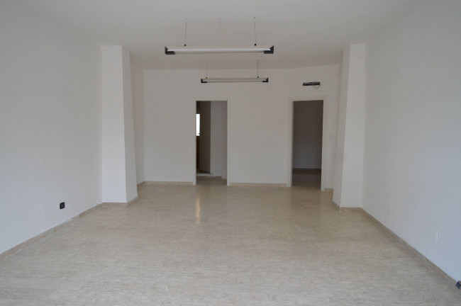 Locale commerciale in affitto a Vasto