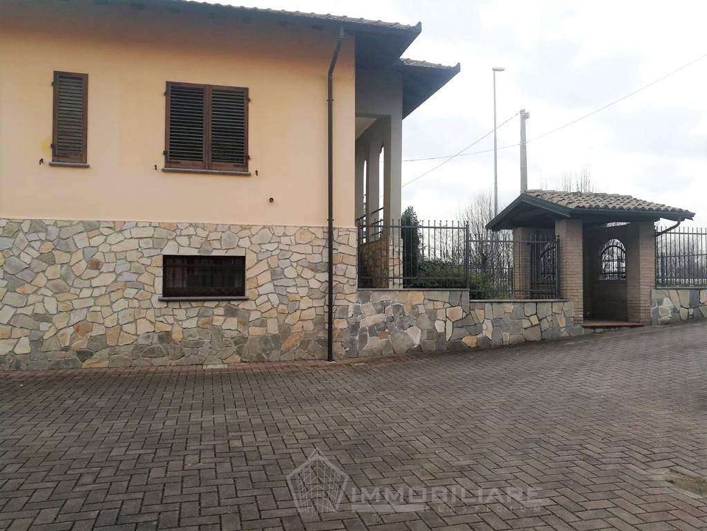 Villa Unifamiliare - Indipendente SANTA GIULETTA vendita    Immobiliare Clastidium di Diani Maria Elena Sadie e C. snc
