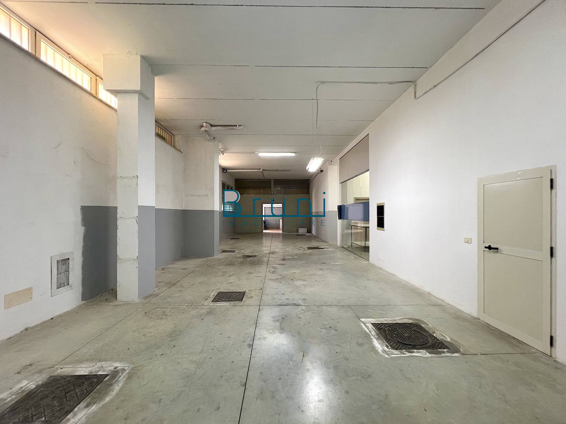 Magazzino in Affitto