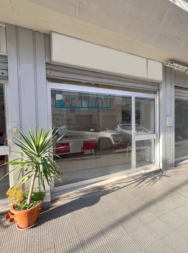 Locale commerciale in affitto a San Benedetto del Tronto