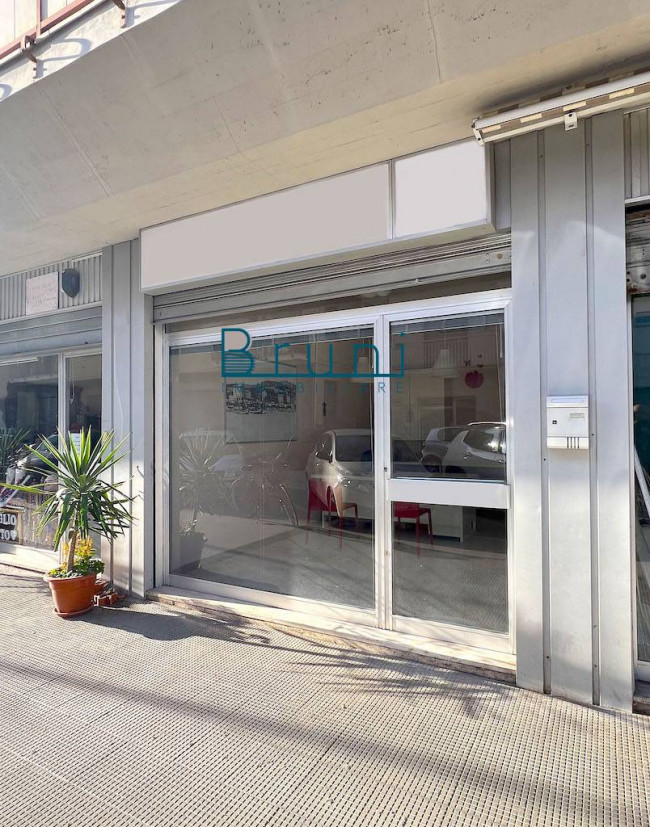 Locale commerciale in affitto a San Benedetto del Tronto