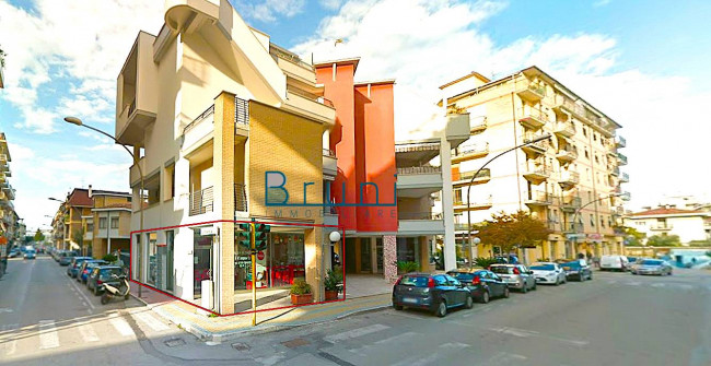 Locale commerciale in affitto a Grottammare