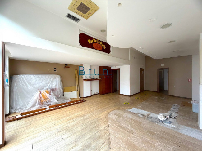Locale commerciale in affitto a San Benedetto del Tronto