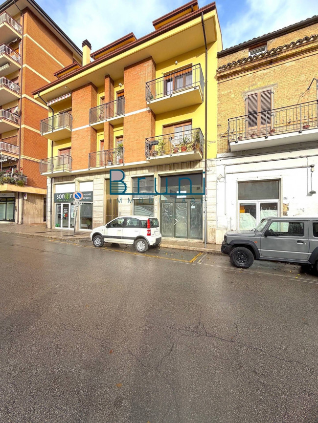 Locale commerciale in affitto a San Benedetto del Tronto