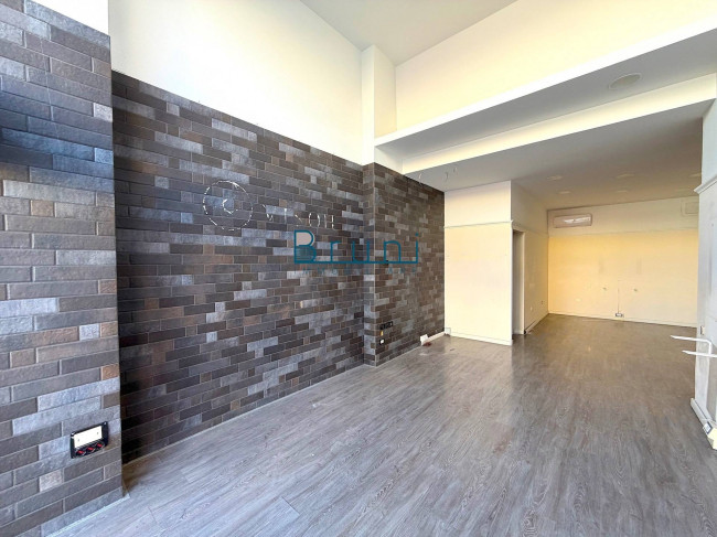 Locale commerciale in affitto a San Benedetto del Tronto