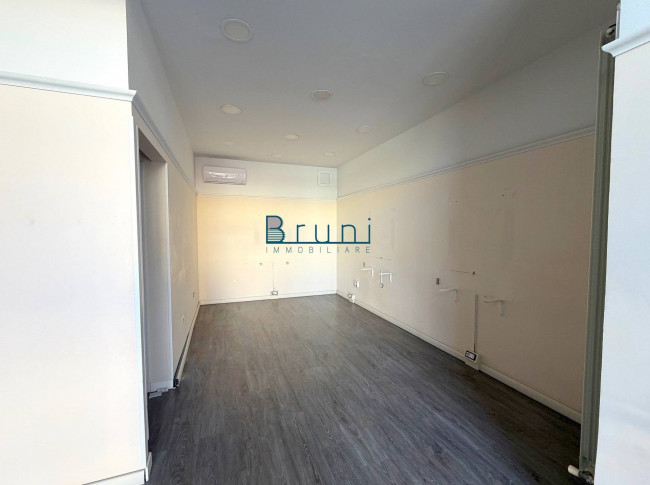 Locale commerciale in affitto a San Benedetto del Tronto