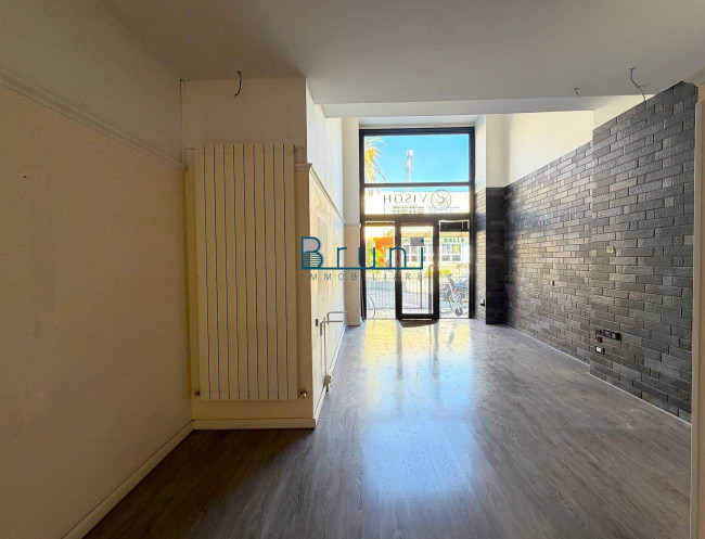 Locale commerciale in affitto a San Benedetto del Tronto