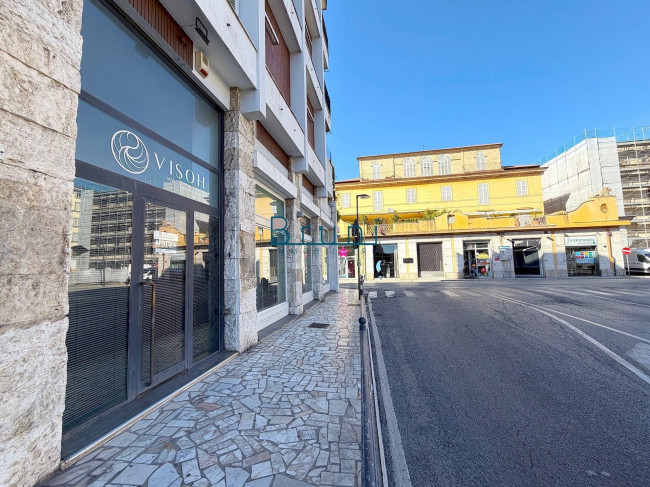 Locale commerciale in affitto a San Benedetto del Tronto