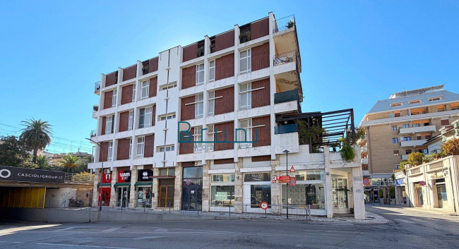 Locale commerciale in affitto a San Benedetto del Tronto