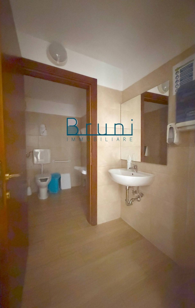 Locale commerciale in affitto a San Benedetto del Tronto