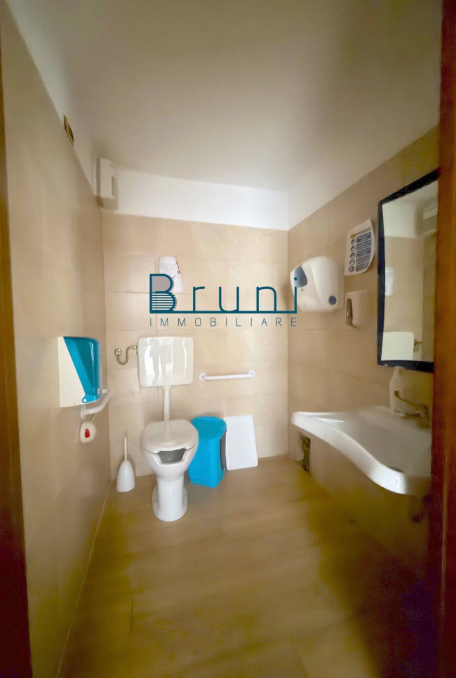 Locale commerciale in affitto a San Benedetto del Tronto