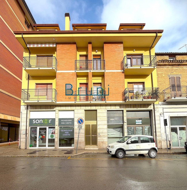 Locale commerciale in affitto a San Benedetto del Tronto