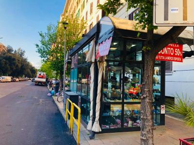 Attività commerciale in Vendita a Roma
